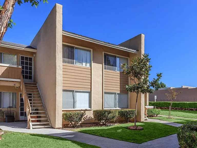 Vista Sun Apartments — Photo 6