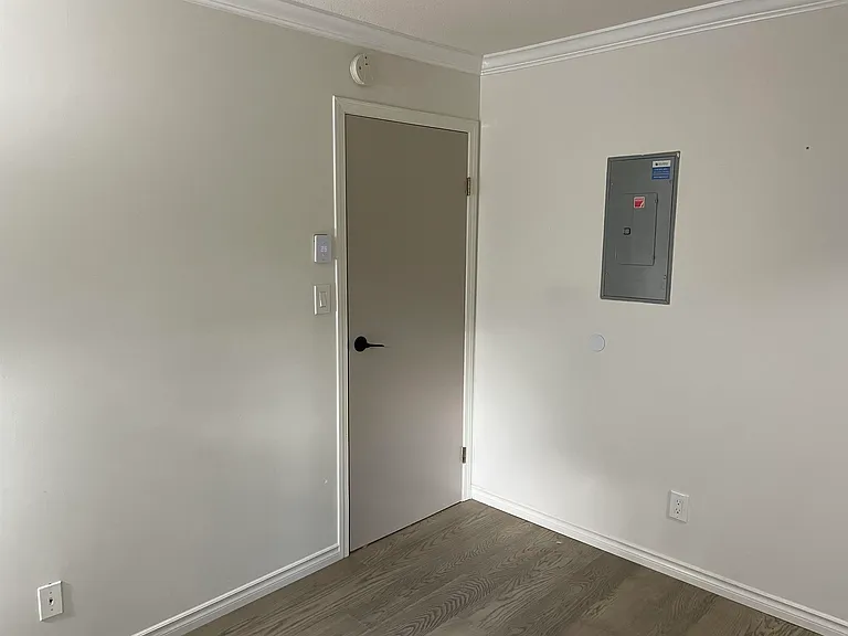 1550 Marine Dr #103 — Photo 8