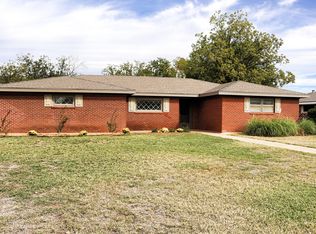 2910 W 16th St, Plainview, TX 79072