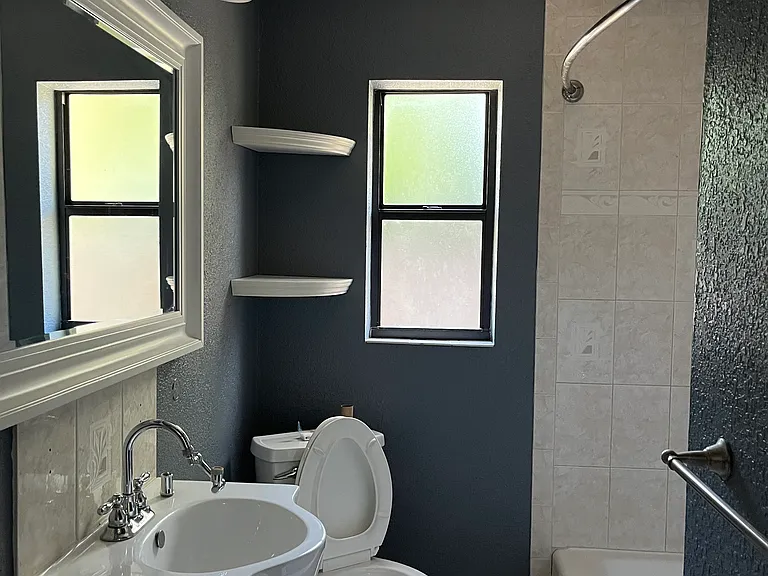 108 E Garland Ct — Photo 23