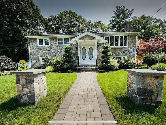 4th image of 26 Crowley Dr