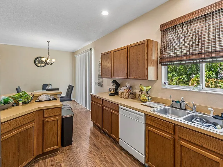 2401 Silvermoss Dr — Photo 17