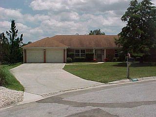 1st image of 109 E Greenbriar Cir