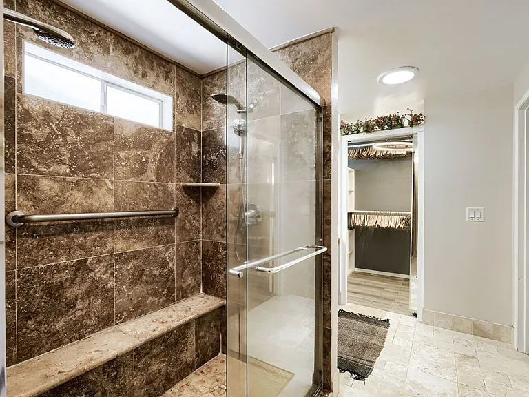 24714 SE Mirrormont Way — Photo 27