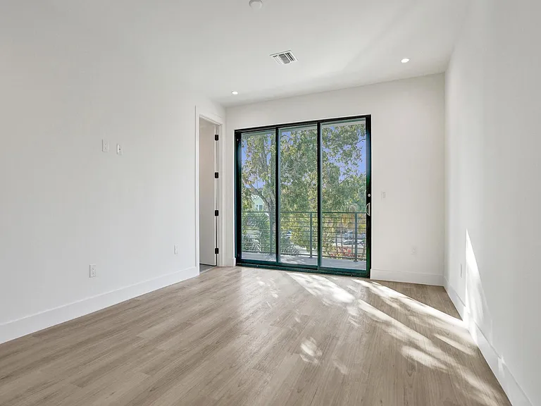 604 SW 7th Ave — Photo 33