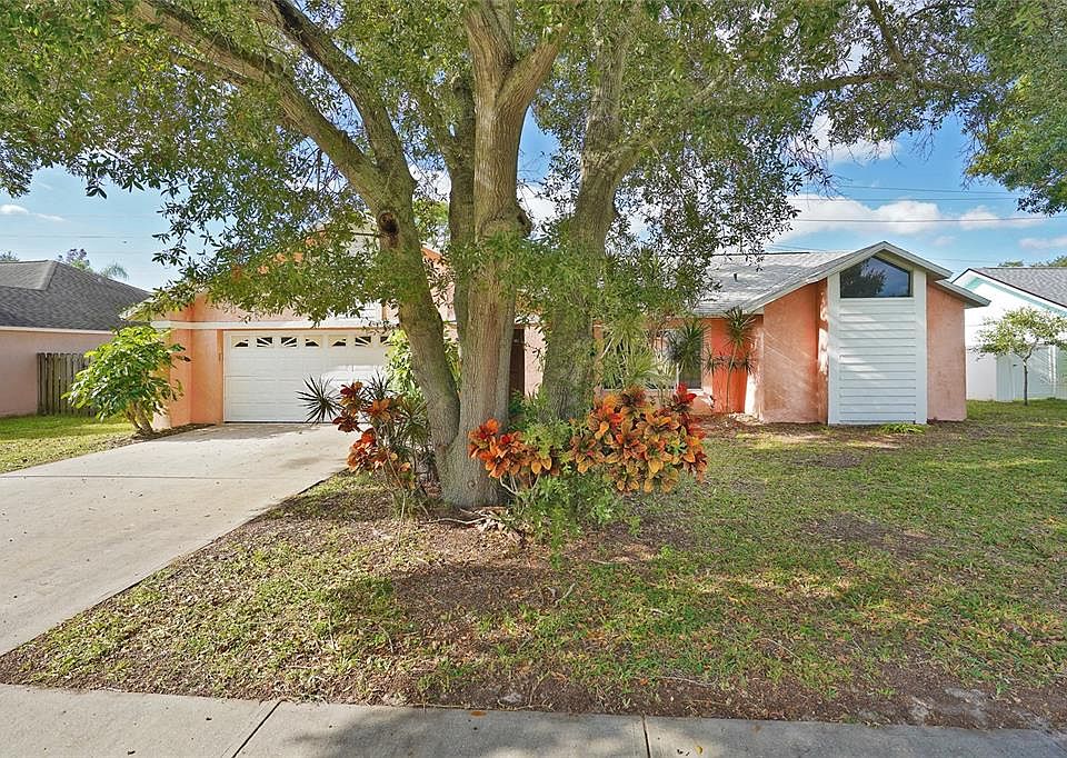 1st image of 385 Island Oaks Pl