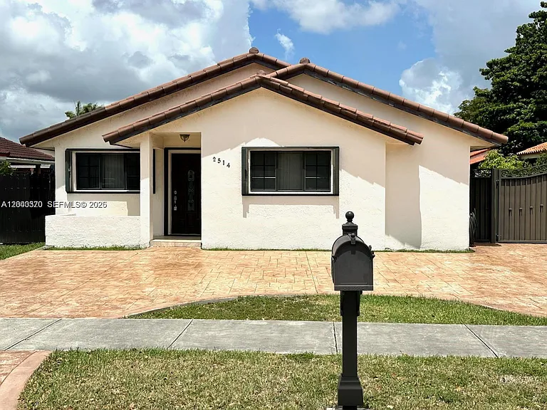2514 SW 138th Ave — Photo 15