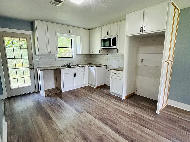 1021 Peggy Dr — Photo 9