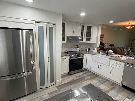 3rd image of 27 Abbey Lane #102