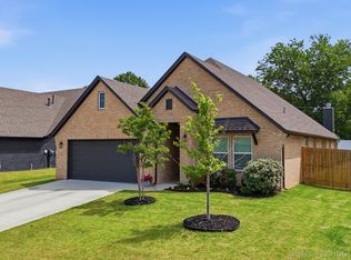 1417 N 72nd St, Broken Arrow, OK 74014