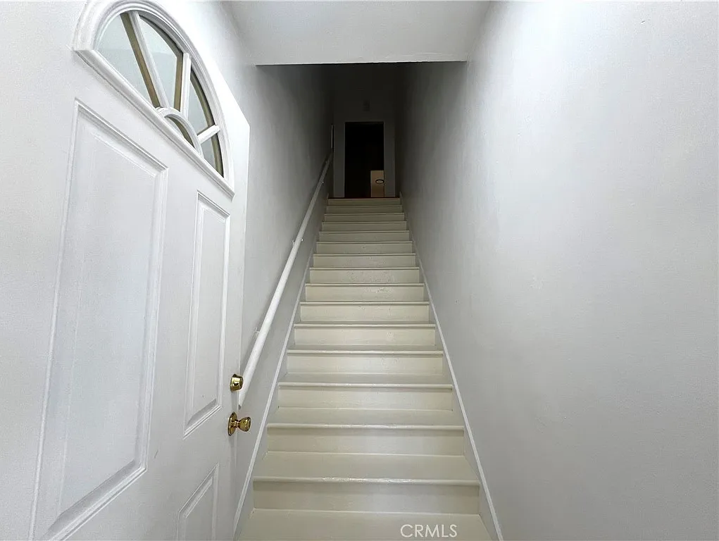 2 bed, 1.5 bath, 825 sqft, $2,200 — Photo 3