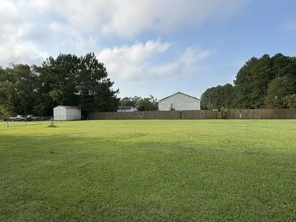 1720 Whitford Ln, Greenville, NC 27834