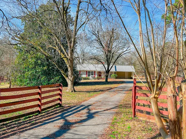 703 Old Airport Rd, Carrollton, GA 30116