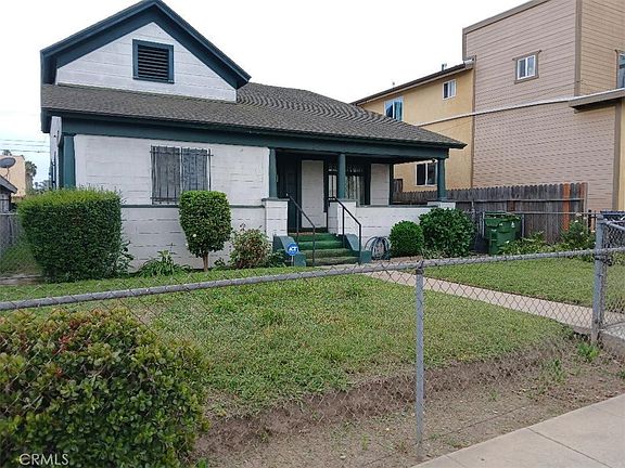2nd image of 940 W 78th St