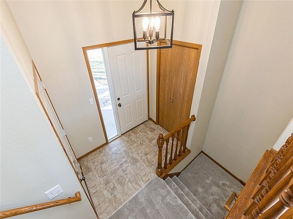 4th image of 801 W Clinton Ave