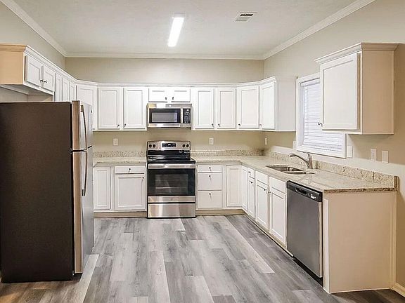 3rd image of 410 Clairidge Ln