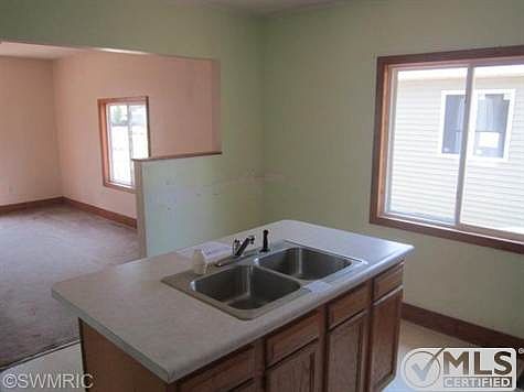 3rd image of 1066 E Dale Ave