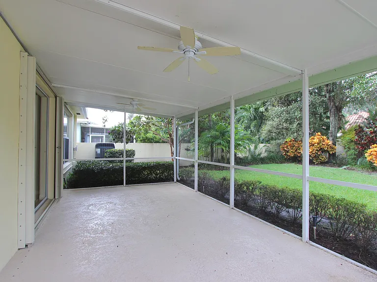117 Hampton Cir — Photo 35