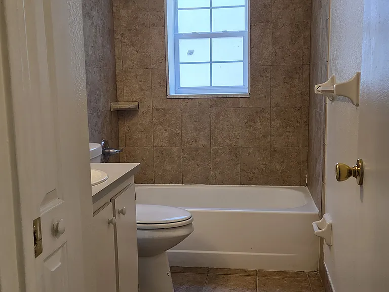 915 Ariana Apartment Community — Photo 20