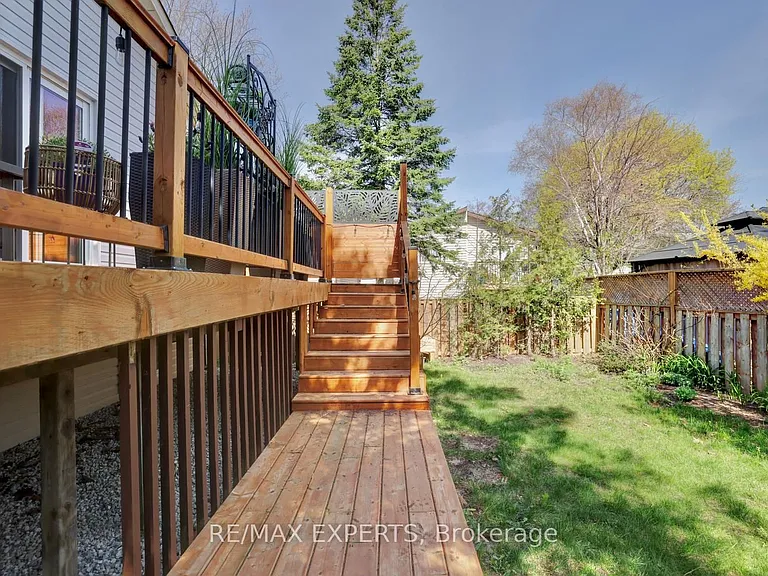 72 Donald Cres — Photo 37