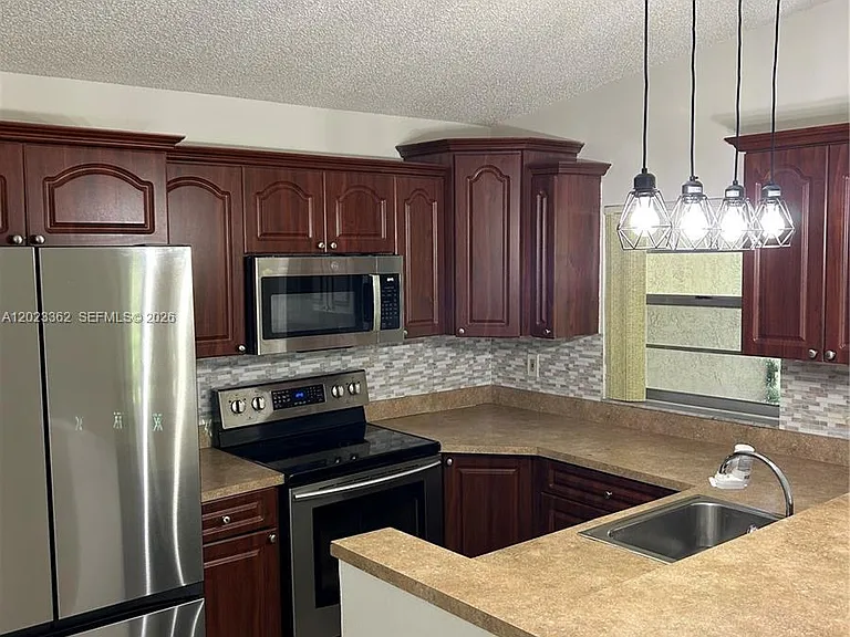 578 Woodgate Cir #E — Photo 4