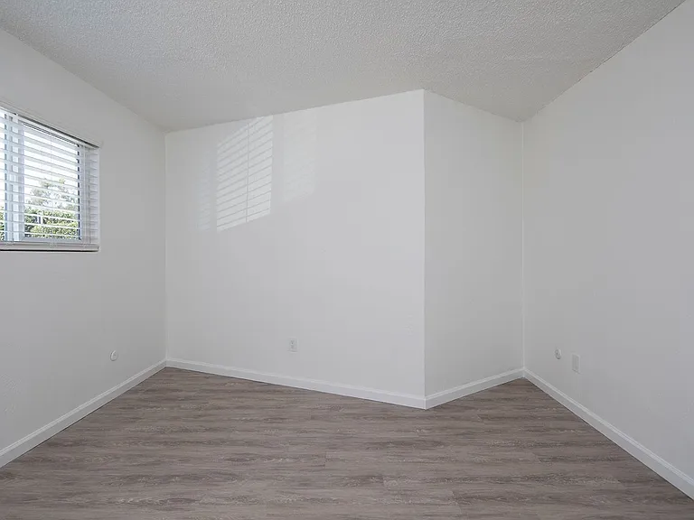 Aztec Pacific Apartments — Photo 77