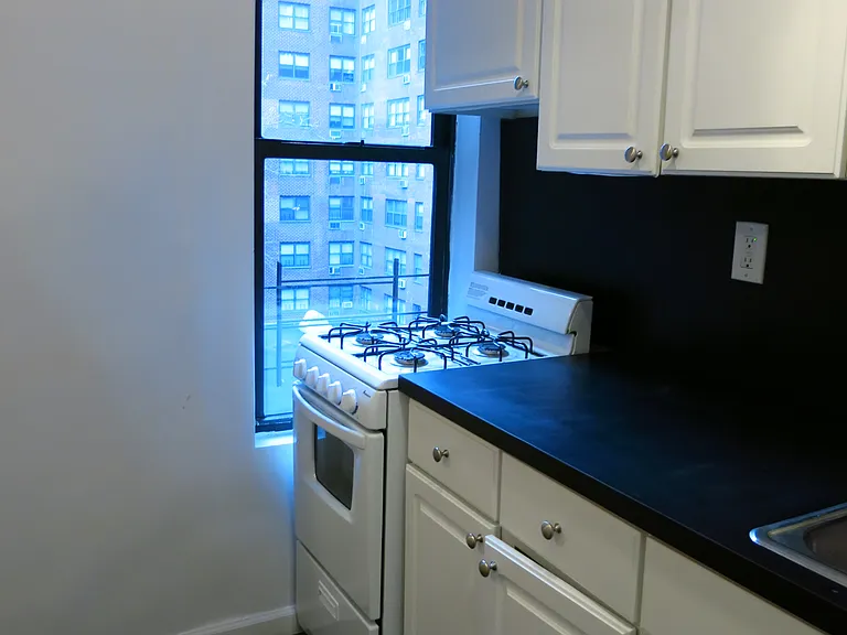 506 E 82nd St #17 — Photo 9