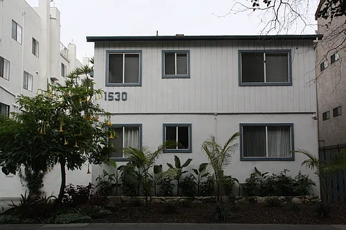 1530 Granville Ave #4 Photo 1