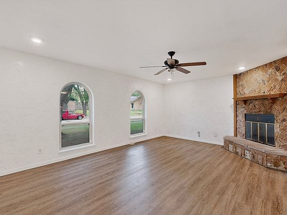3rd image of 4329 Thicket Dr