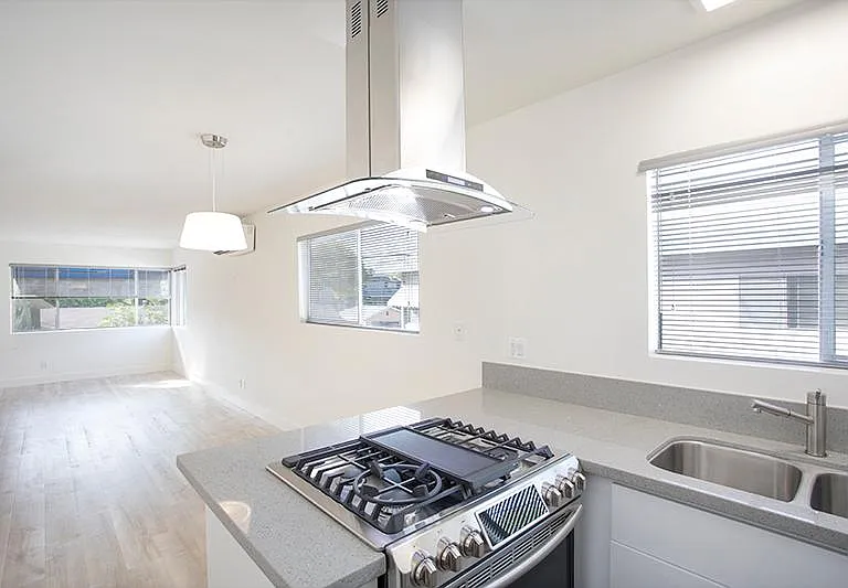 377 W Lexington Dr #8 — Photo 4