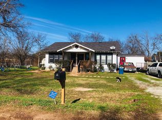 306 E Main St, Wortham, TX 76693