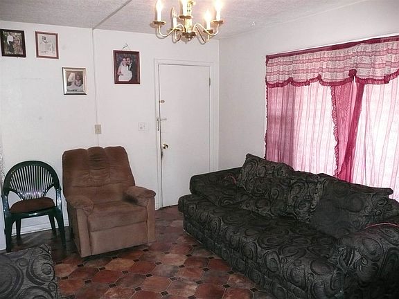4th image of 2233 7th Ave