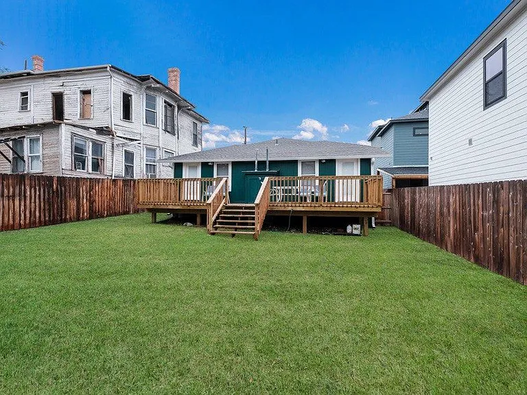 1823 N Olive St #A — Photo 14