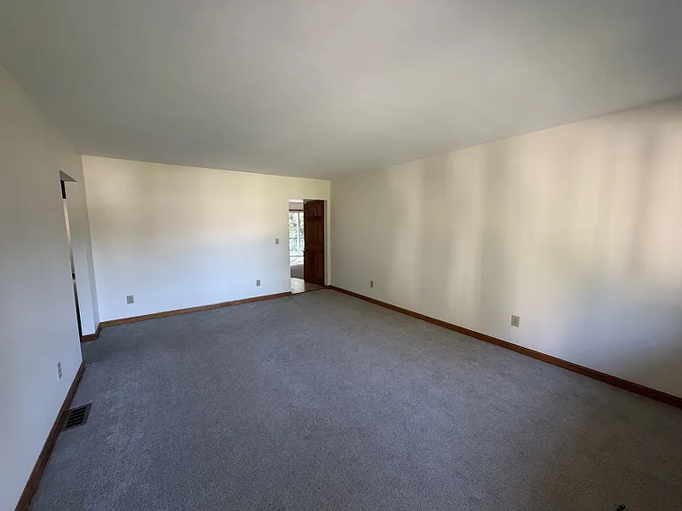 37-39 Willowbrook Ave #39 — Photo 3
