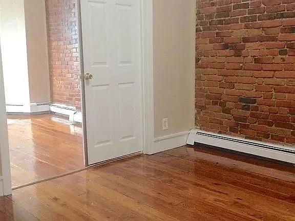 3 bed, 1.0 bath, 900 sqft, $2,775 — Photo 3