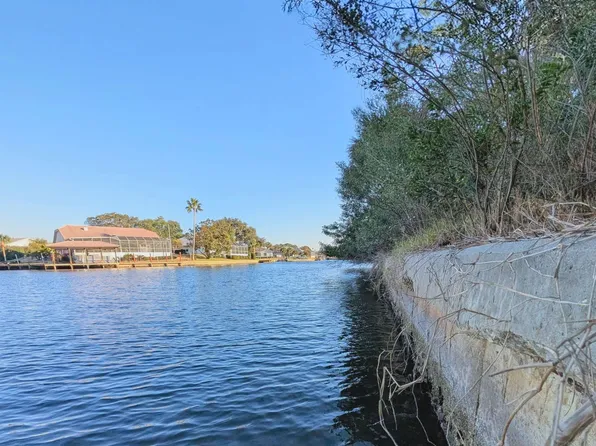 4 Corning Ct, Palm Coast, FL 32137