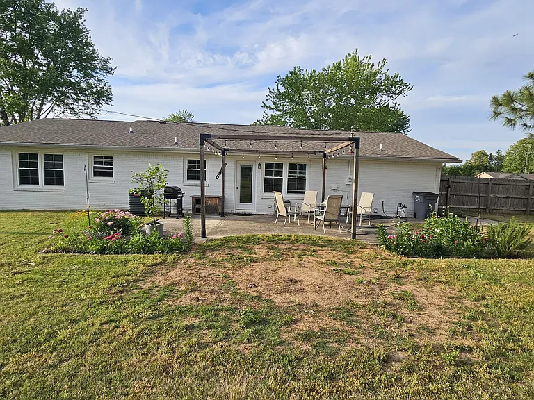156 Davis Ln — Photo 4