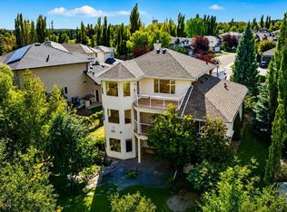 941 Picard Dr NW, Edmonton, AB T5T 6N6