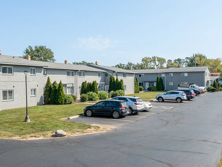 Mentor Mall Village — Photo 6