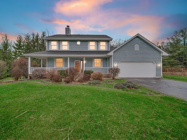 692 Harvest Rd, Valparaiso, IN 46383