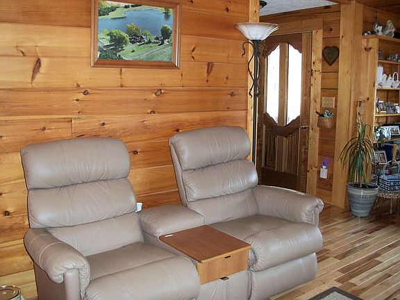 Living Room (N. wall)