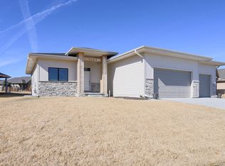 1394 Abercorn Dr, Council Bluffs, IA 51503