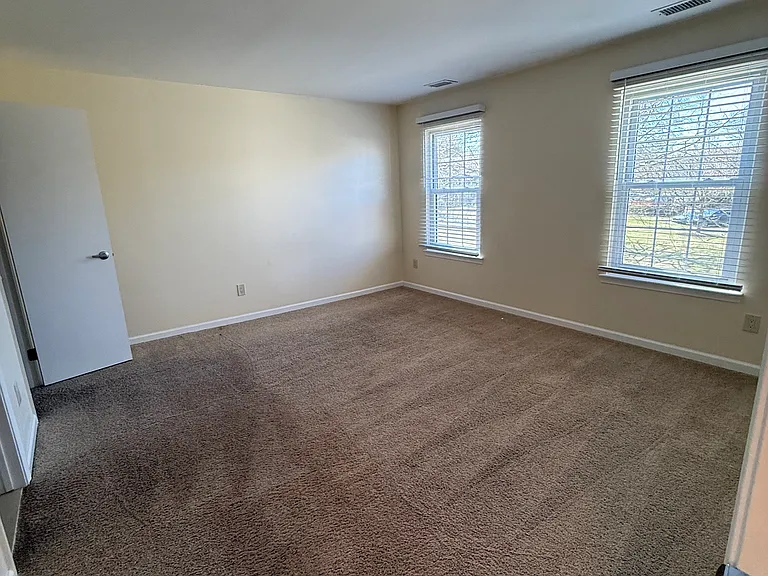 116 Wyndham Pl — Photo 12