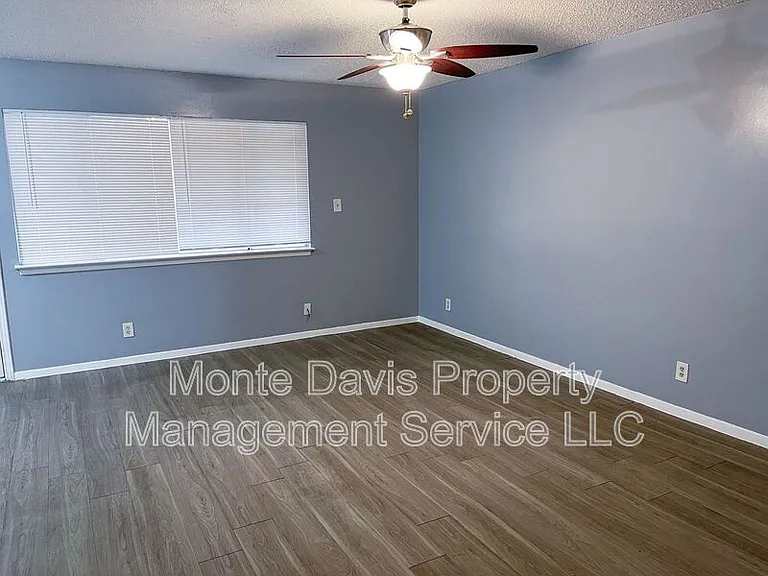 8907 Parkfield Dr #204 — Photo 12