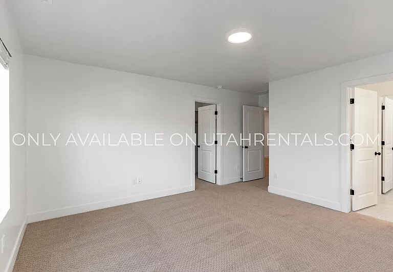 76 S Moonlit Rd — Photo 11