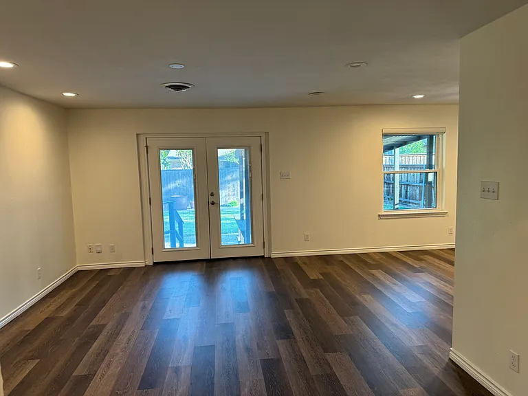 9005 Clearwater Dr — Photo 8