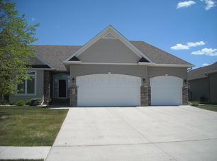 5860 27th St S, Fargo, ND 58104