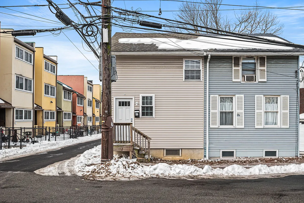 Building Photo - 110 S Adams St