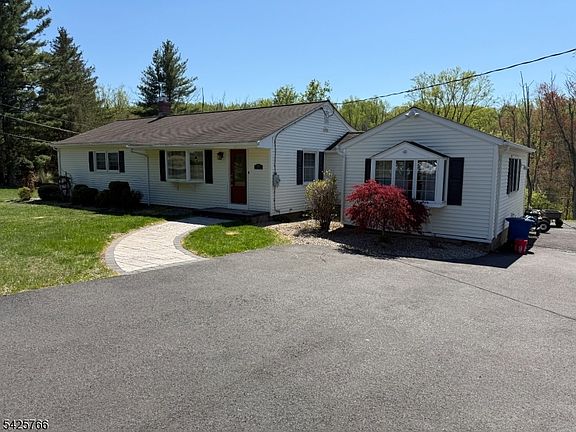 2nd image of 320 Sidney Rd