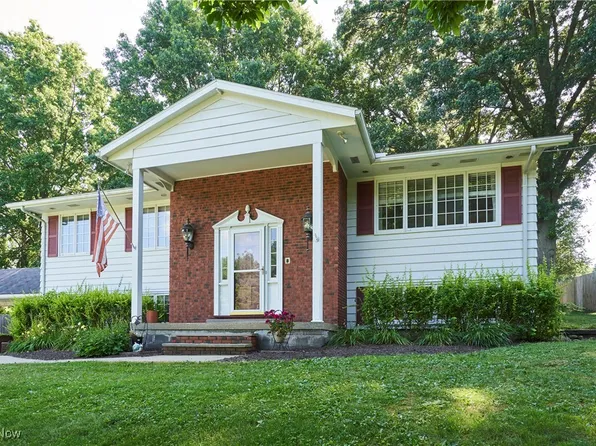 2948 Robin Hill Ln, Mogadore, OH 44260